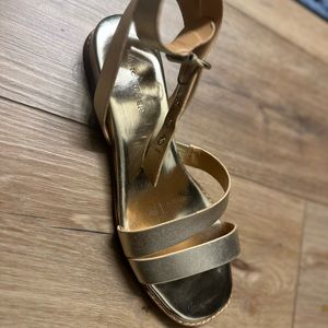 MARC FISHER women gold sandal size 9 1/2